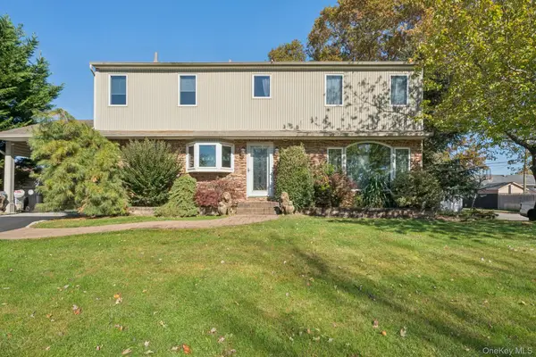 23 Windsor Street, Islip, NY 11751