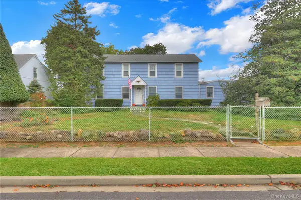 25 Sunnybrook Drive E, Oceanside, NY 11572