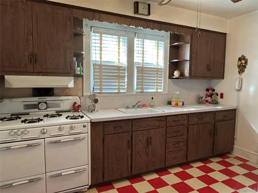 40 Lafayette Avenue, Westbury, NY 11590 - Image #2