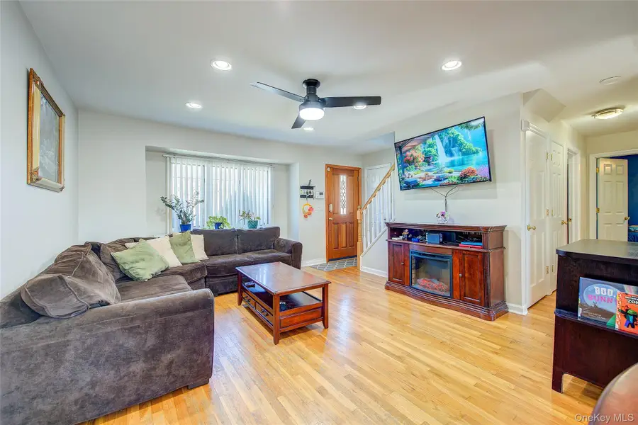 35 Jackson Avenue, Bethpage, NY 11714 - Image #3