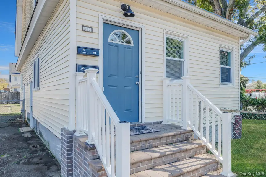 39 Chapman Place, Bay Shore, NY 11706 - Image #2