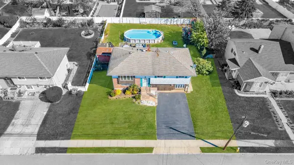 23 Toysome Lane, Deer Park, NY 11729