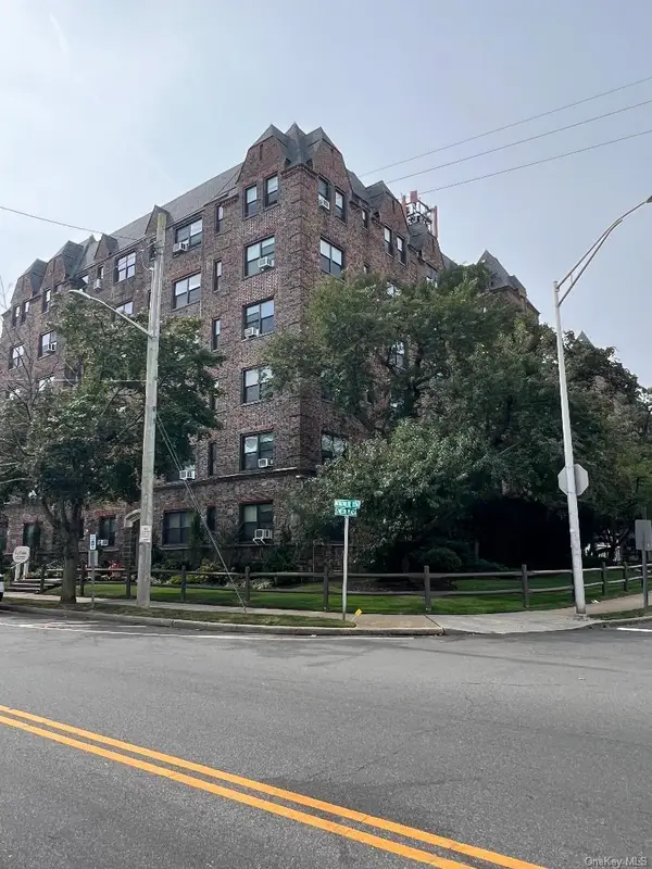 141 Woodmere Blvd #3H, Woodmere, NY 11598