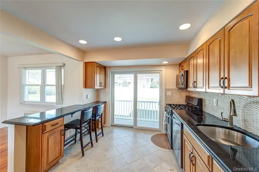 49 Spector Lane, Plainview, NY 11803 - Image #3