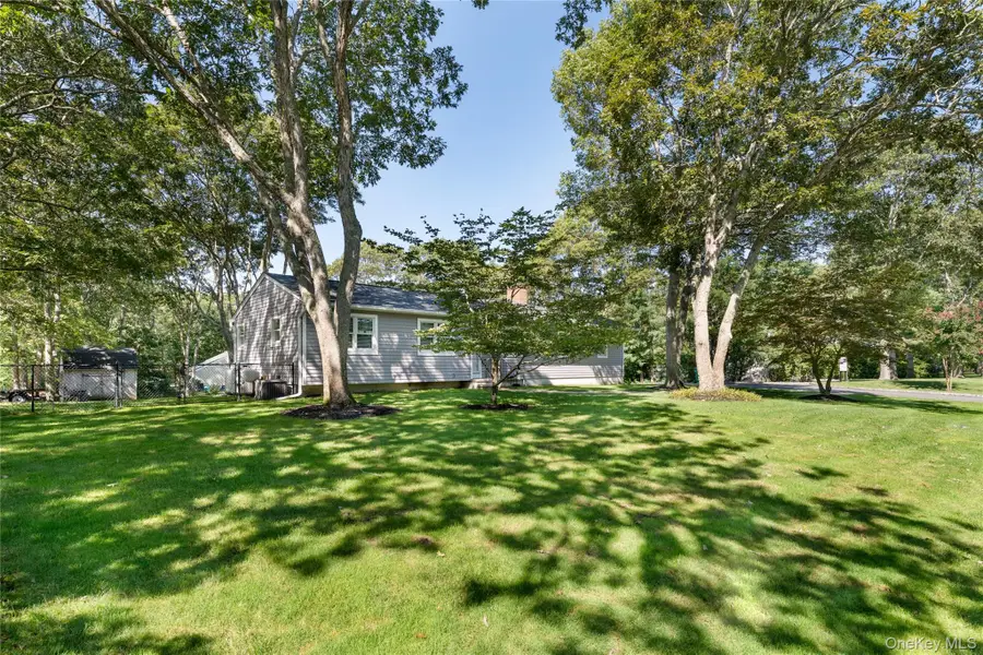 8 Foxboro Road, Hampton Bays, NY 11946 - Image #3