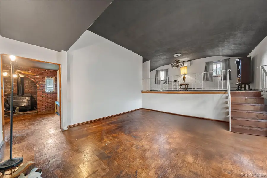 99 Brooklyn Avenue, West Babylon, NY 11704 - Image #3