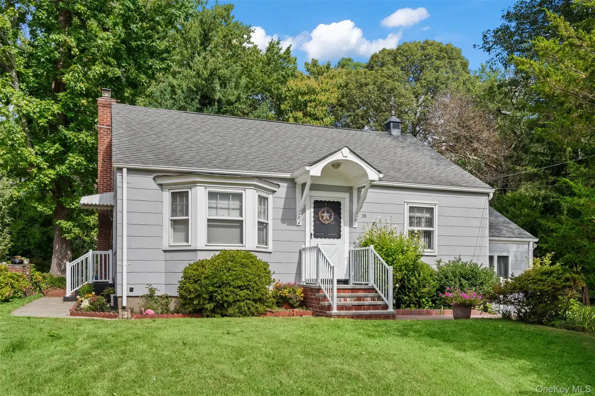 39 Lewis Court, Huntington Station, NY 11746 - Image #1