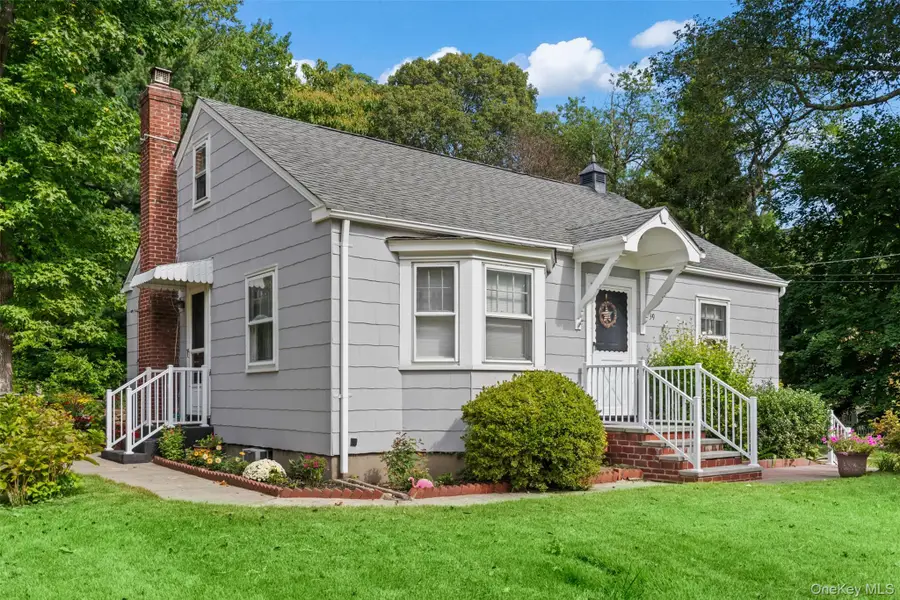 39 Lewis Court, Huntington Station, NY 11746 - Image #2