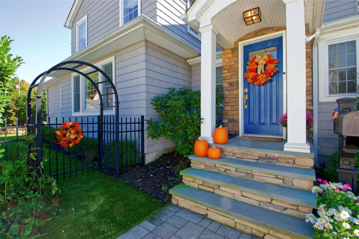 112 Bromleigh Road, Stewart Manor, NY 11530 - Image #1