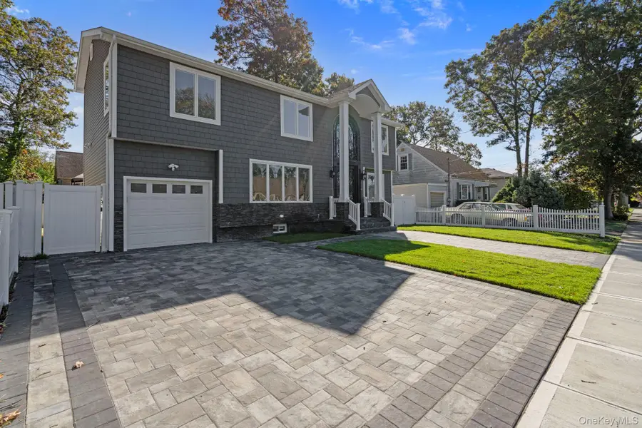 33 6th Avenue, Massapequa Park, NY 11762 - Image #3