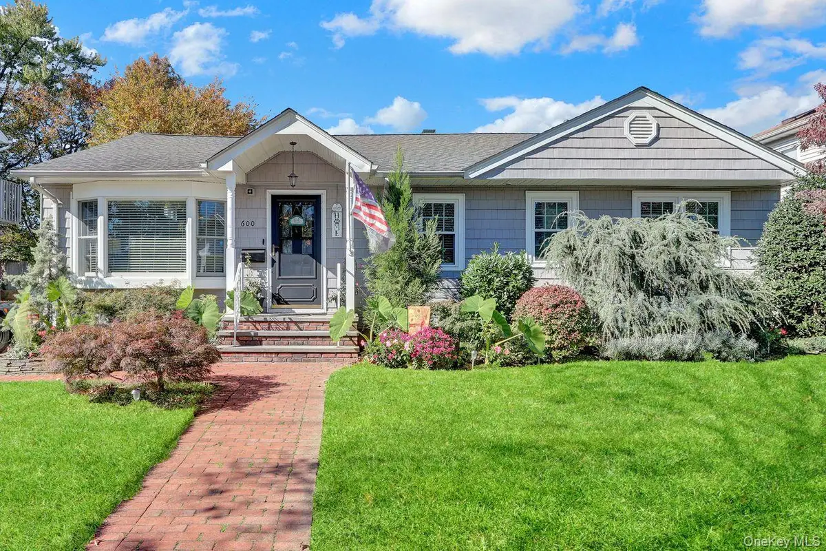 600 Dogwood Avenue, Franklin Square, NY 11010 - Image #1