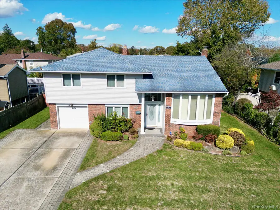 316 Violet Street, Massapequa Park, NY 11762 - Image #2