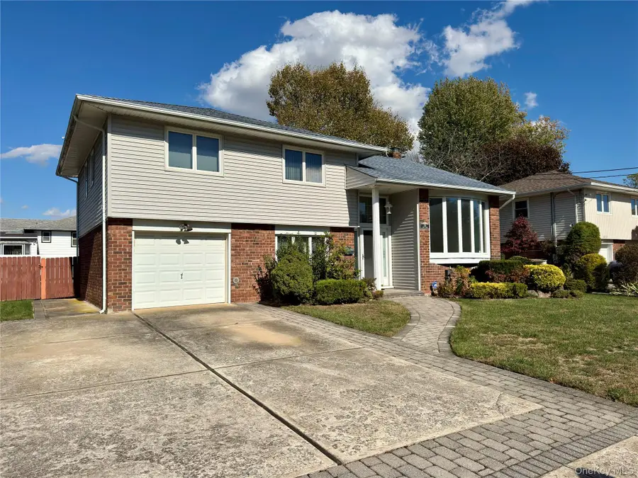 316 Violet Street, Massapequa Park, NY 11762 - Image #3