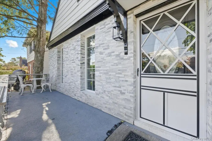 233 Roxbury Road S, Garden City South, NY 11530 - Image #2