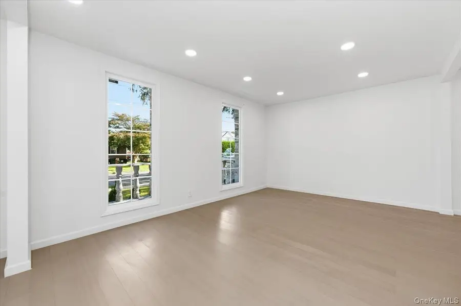 233 Roxbury Road S, Garden City South, NY 11530 - Image #3