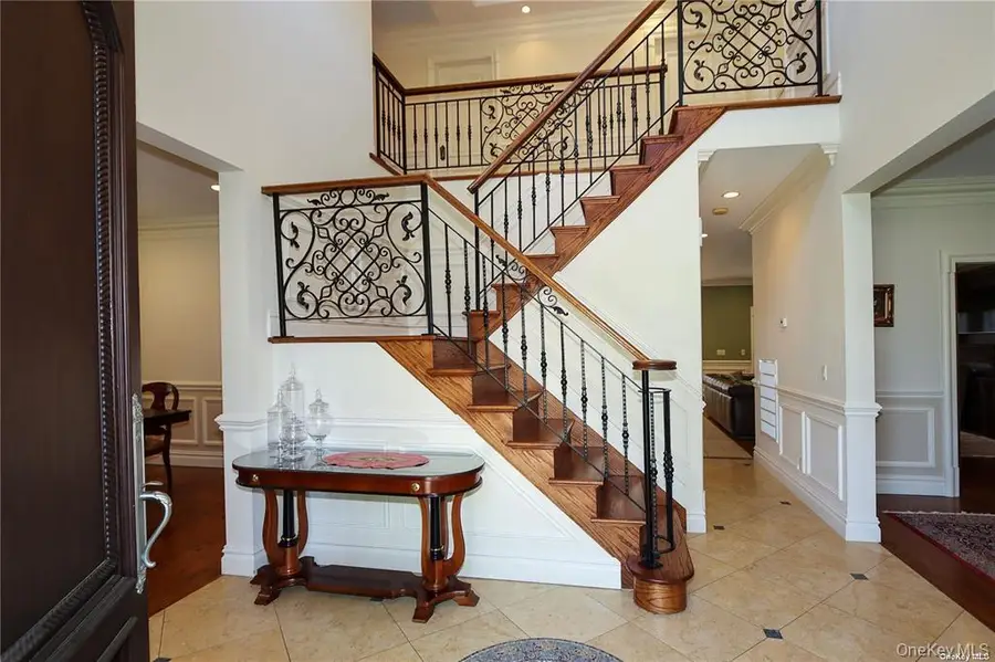 24 Steamboat Road, Great Neck, NY 11024 - Image #3