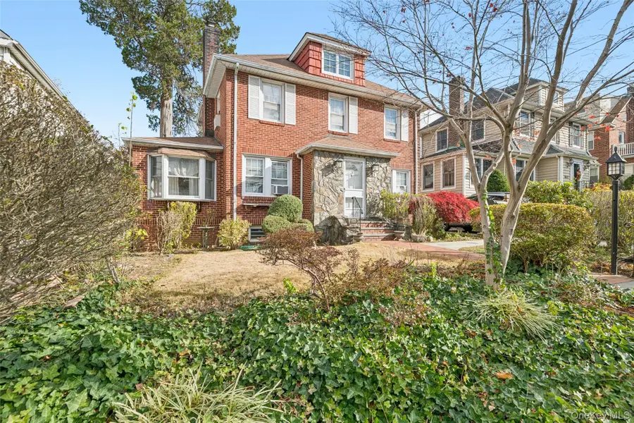 4607 Concord Avenue, Great Neck, NY 11020 - Image #3