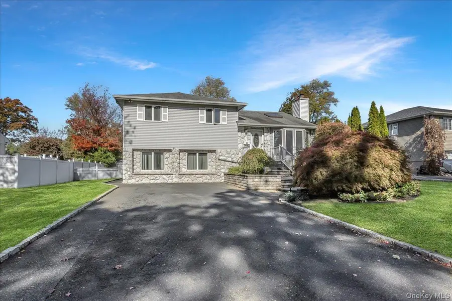 25 Estate Road, Smithtown, NY 11787 - Image #2