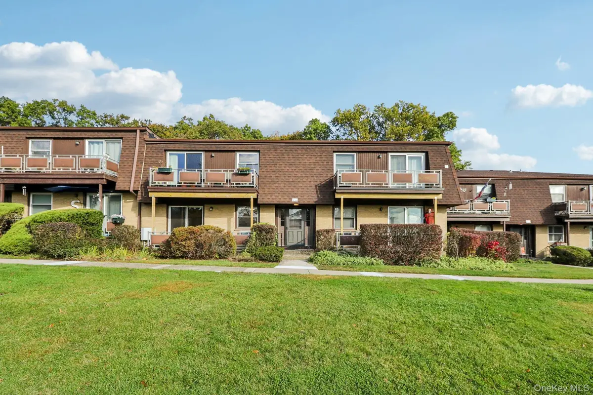 2 Germonds Village #5, Bardonia, NY 10954 - Image #1