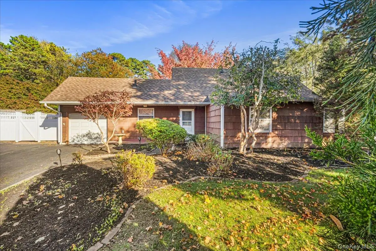5 Torrey Pine Lane, Medford, NY 11763 - Image #1