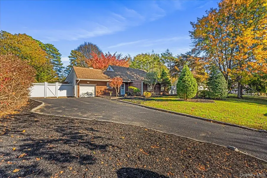 5 Torrey Pine Lane, Medford, NY 11763 - Image #2