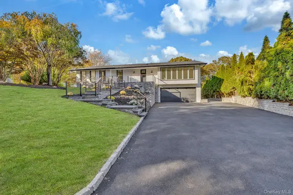 63 Woodland Lane, Smithtown, NY 11787