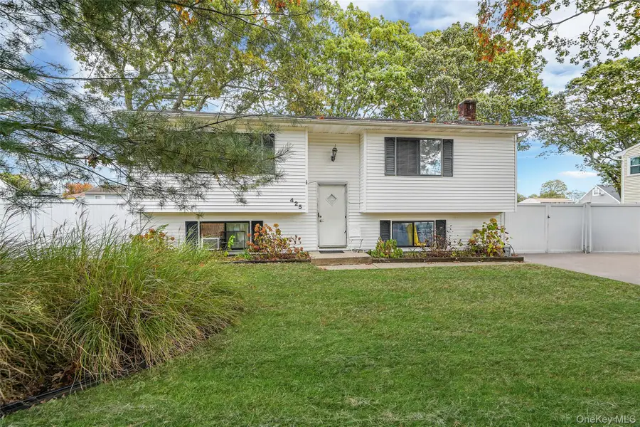 425 41st Street, Copiague, NY 11726 - Image #2