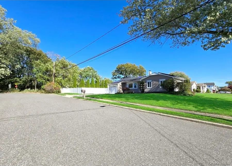 525 Grundy Avenue, Holbrook, NY 11741 - Image #2