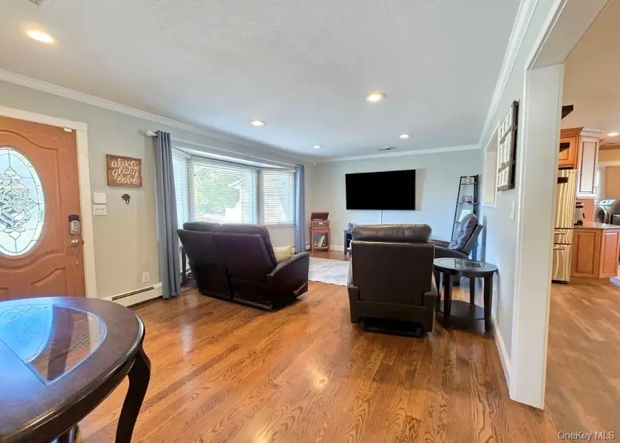 525 Grundy Avenue, Holbrook, NY 11741 - Image #3