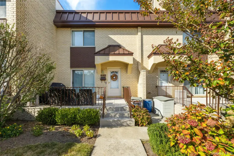 215-15 23 Avenue #TH, Bayside, NY 11360 - Image #2