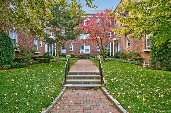 8 Welwyn Road #3F, Great Neck, NY 11021