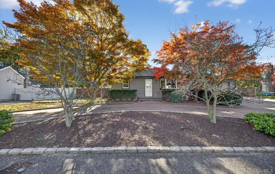 14 Muncey Road, Bay Shore, NY 11706 - Image #2