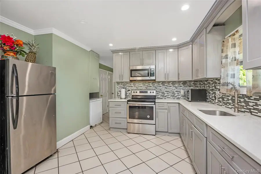 58 Albatross Road, Levittown, NY 11756 - Image #3