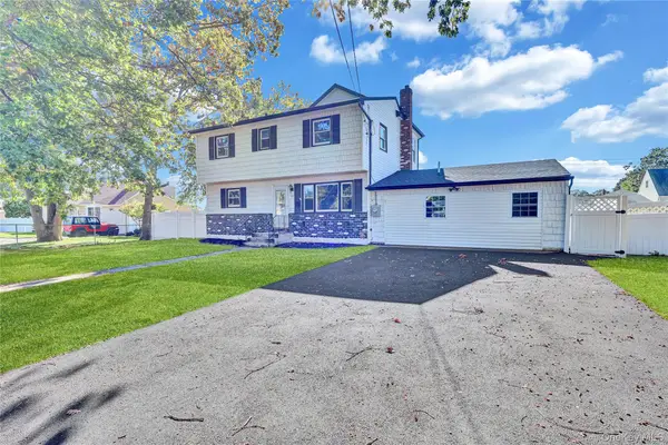 90 30th Street, Copiague, NY 11726