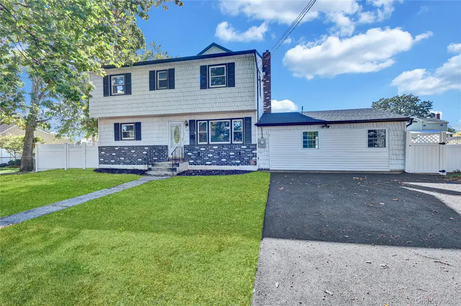 90 30th Street, Copiague, NY 11726 - Image #2