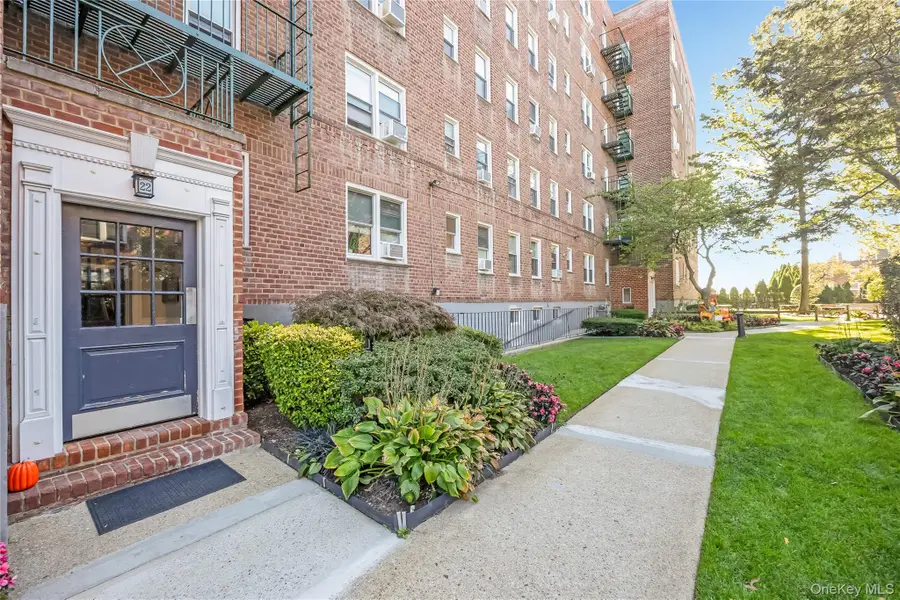 22 Mulford Place #2D, Hempstead, NY 11550 - Image #2