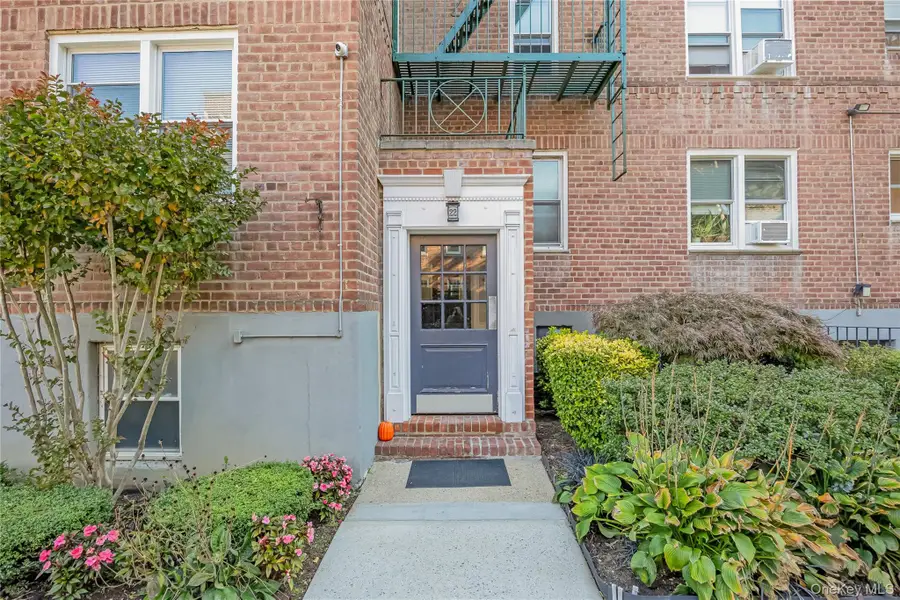 22 Mulford Place #2D, Hempstead, NY 11550 - Image #3