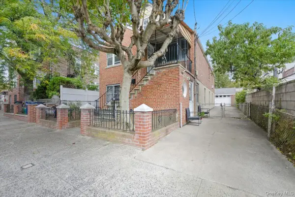 2708 Seymour Avenue, Bronx, NY 10469