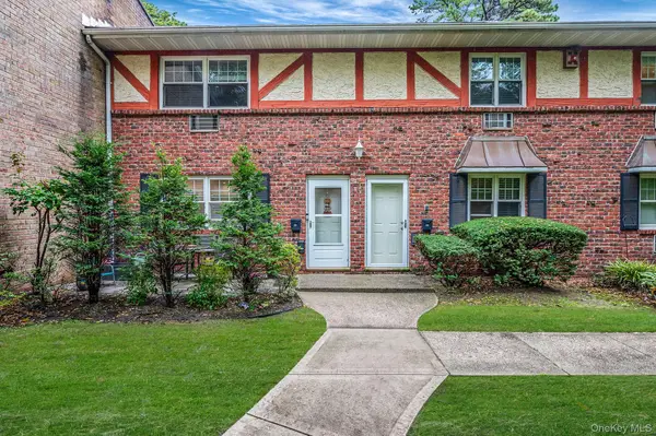 21 Glen Hollow Drive #G2, Holtsville, NY 11742