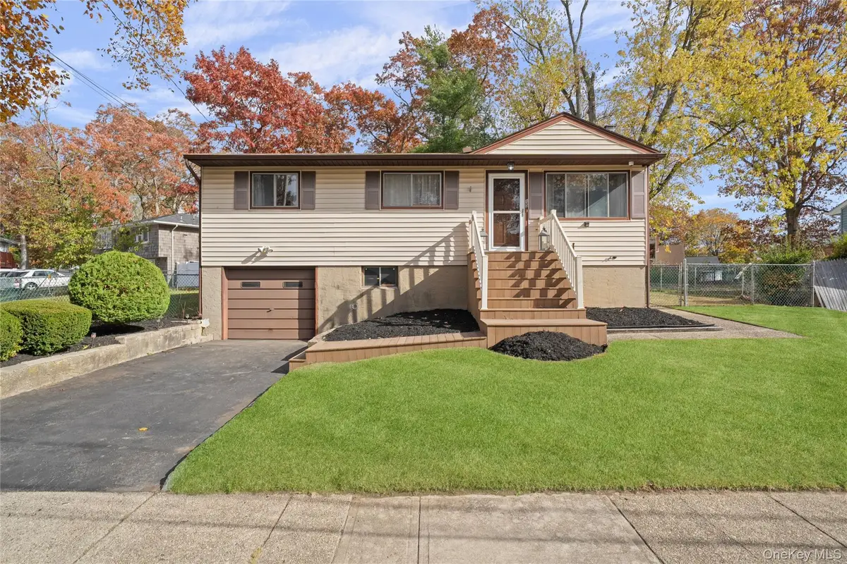 15 Santam Court, Bay Shore, NY 11706 - Image #1