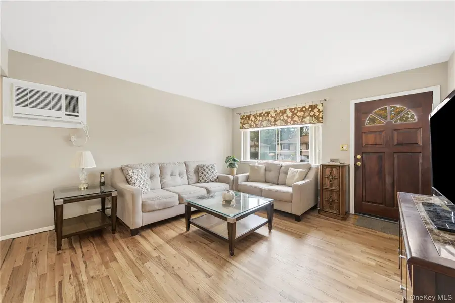 15 Santam Court, Bay Shore, NY 11706 - Image #3