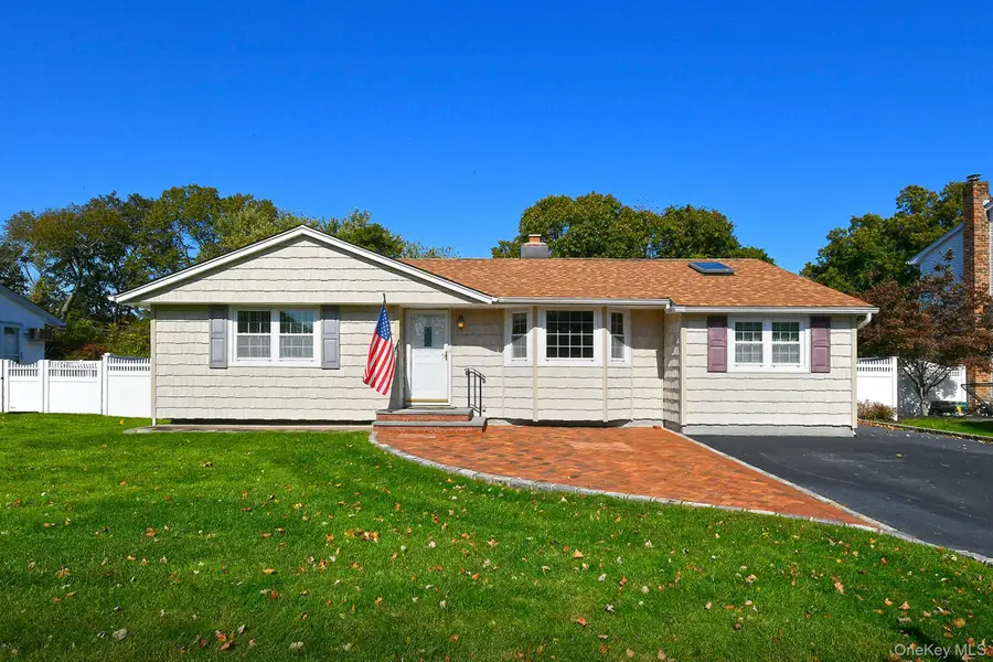 185 S Plaisted Avenue, Smithtown, NY 11788 - Image #2