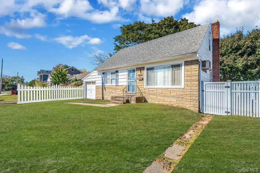 2001 N Jerusalem Road, East Meadow, NY 11554 - Image #2