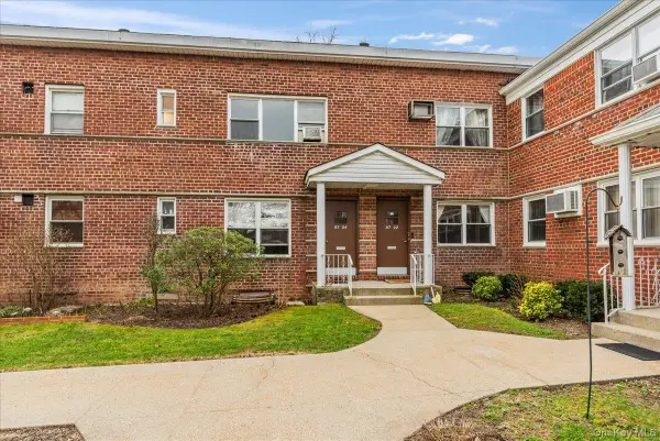 87-24 Marengo Street #2B, Holliswood, NY 11432