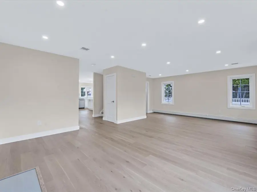 111 Celler Avenue, New Hyde Park, NY 11040 - Image #3