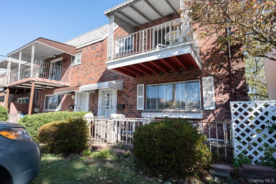 722 Hollywood Avenue, Bronx, NY 10465 - #2