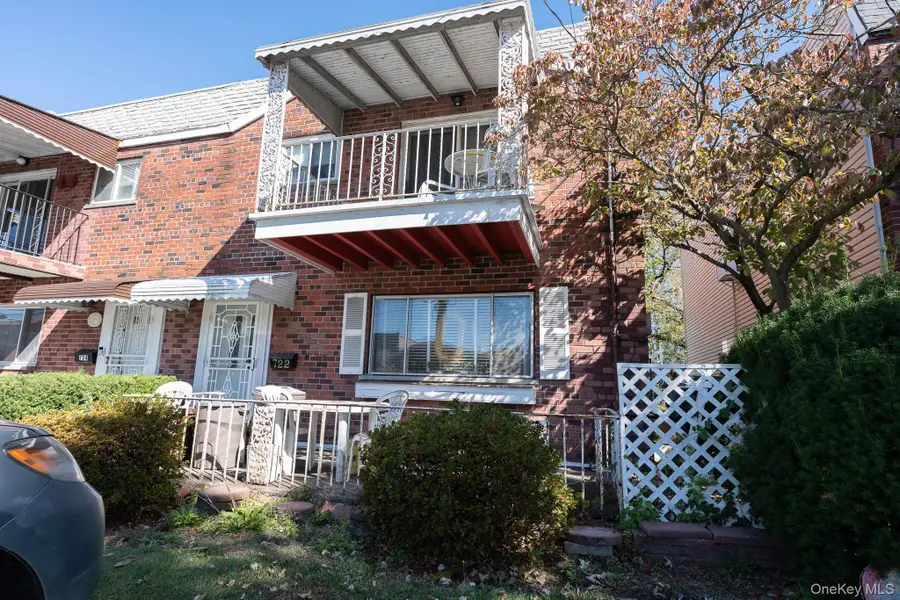 722 Hollywood Avenue, Bronx, NY 10465 - #3