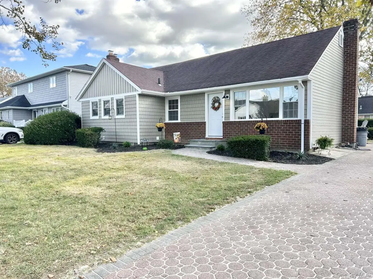 1390 Wilson Road, East Meadow, NY 11554 - #1