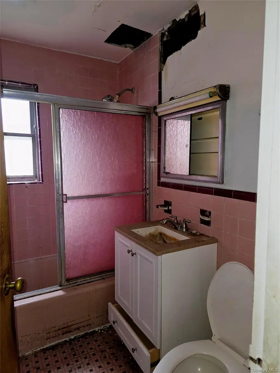 2887 Lamport Place, Bronx, NY 10465 - Image #2