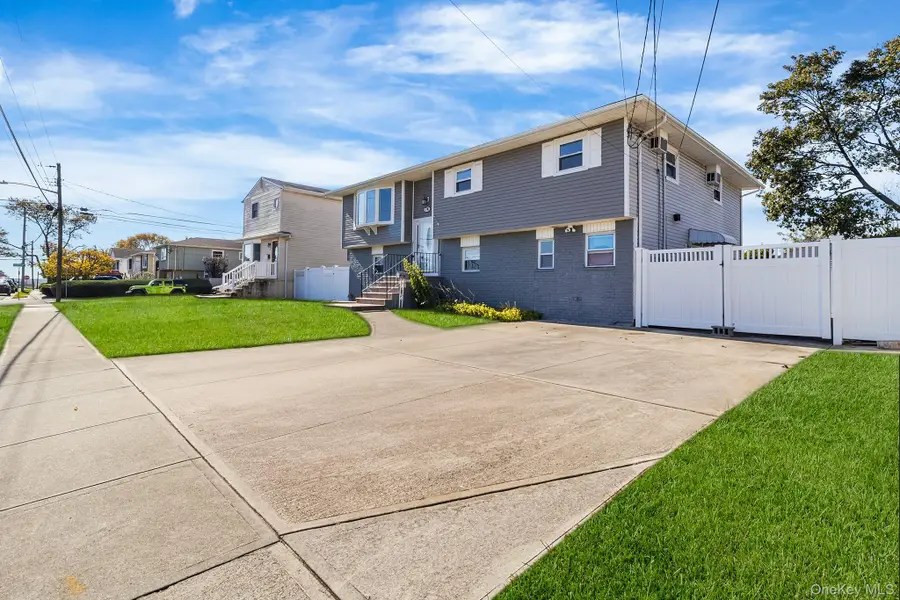 74 Venetian Prom, Lindenhurst, NY 11757 - Image #2